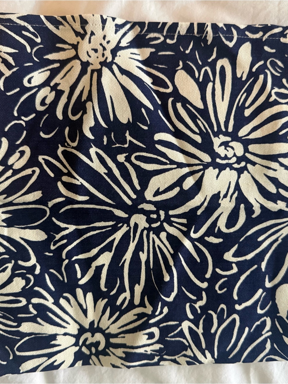 Crate & Barrel Blue and White Daphne Napkin. Set of 4.